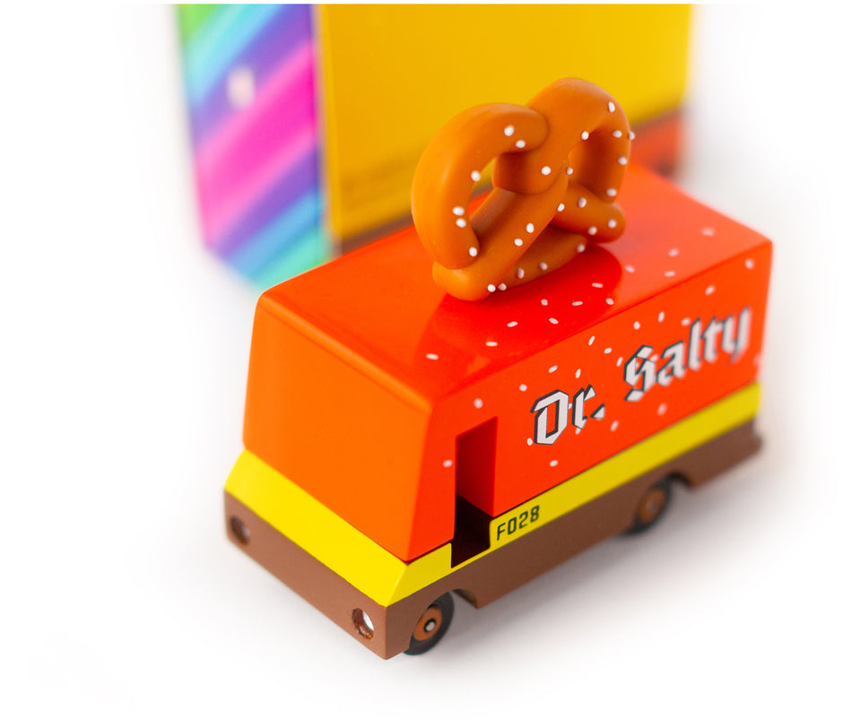 Candycar Pretzel Van – Dr. Salty – Duurzame Houten Speelgoed auto