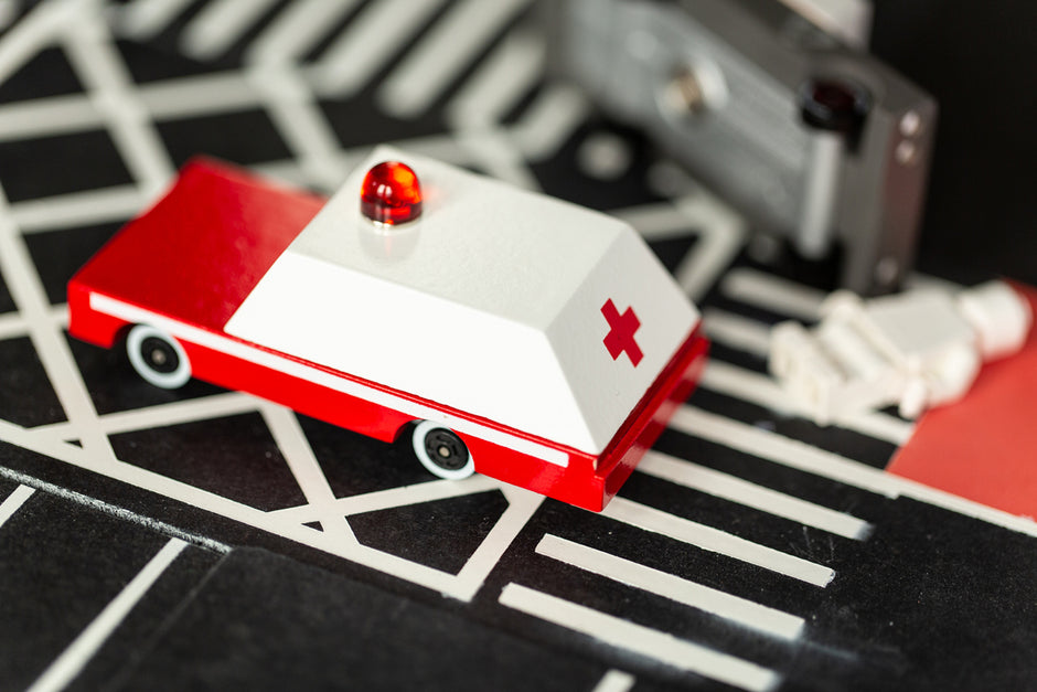 Candycar Ambulance Car – Duurzame Houten Speelgoed auto