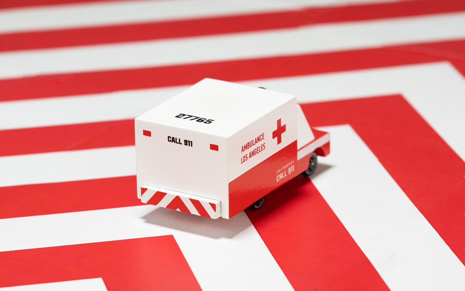 Candycar Ambulance Van – Duurzame Houten Speelgoed auto