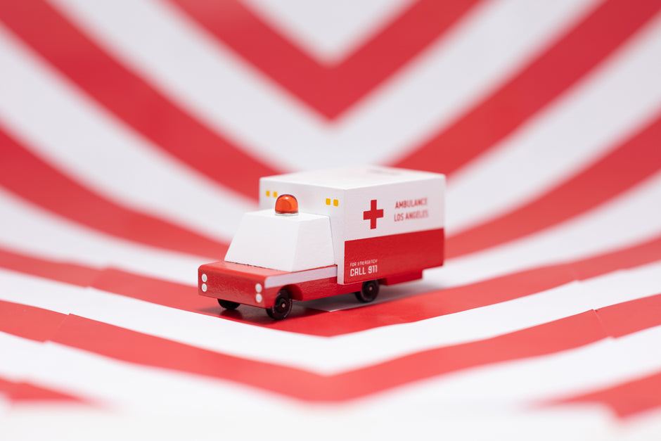 Candycar Ambulance Van – Duurzame Houten Speelgoed auto