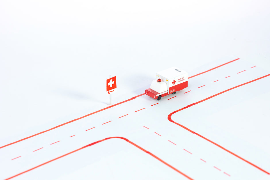Candycar Ambulance Van – Duurzame Houten Speelgoed auto